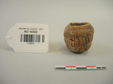 vase, image 2/2