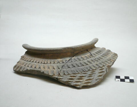 vase, image 2/2