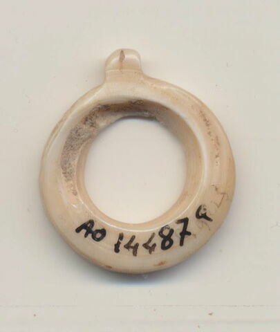 anneau ; pendeloque ; pendentif, image 2/3
