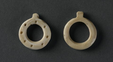 anneau ; pendeloque ; pendentif, image 3/3