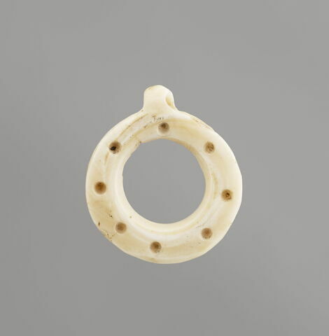anneau ; pendeloque ; pendentif, image 1/3
