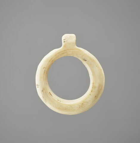 anneau ; pendentif ; pendeloque, image 1/2