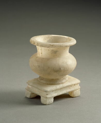 vase, image 1/3