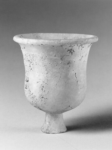 vase, image 3/3