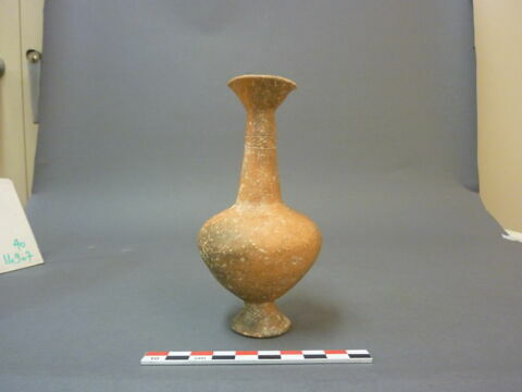 vase, image 2/4