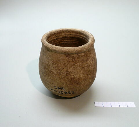 vase, image 1/1