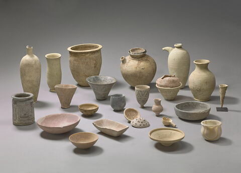 vase, image 3/3