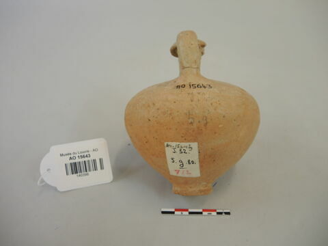 vase, image 2/2