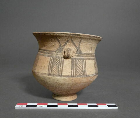 vase, image 2/2