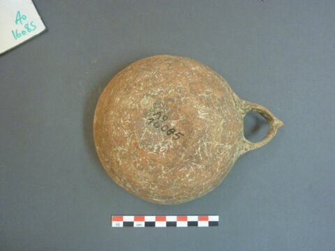 vase, image 3/3