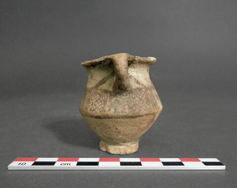 vase, image 3/3
