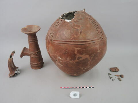 vase, image 2/4