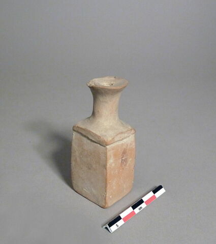 vase, image 2/2
