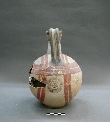 vase, image 3/3
