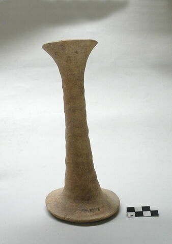 vase, image 2/2