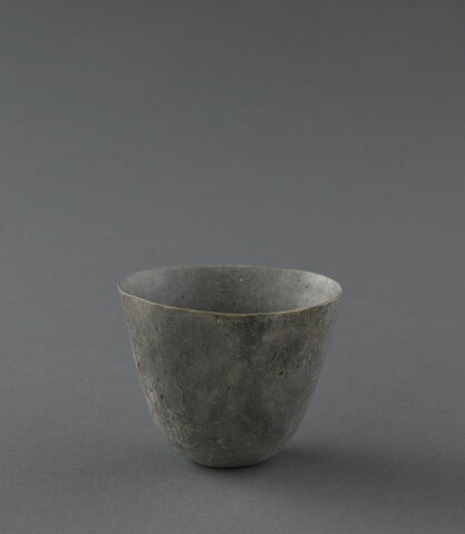 vase, image 2/2