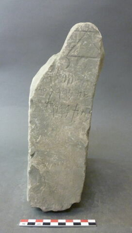 stèle  ; ex-voto, image 2/3