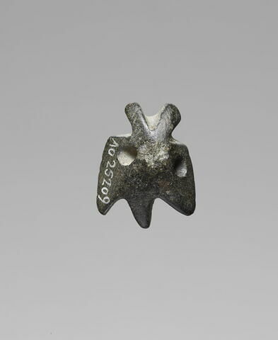 pendeloque ; amulette, image 2/2