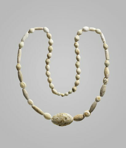 perle ; collier, image 1/4