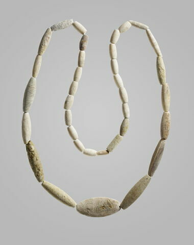 perle  ; collier, image 1/4