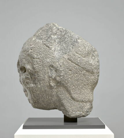 statue, image 4/14