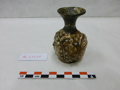 vase, image 3/3