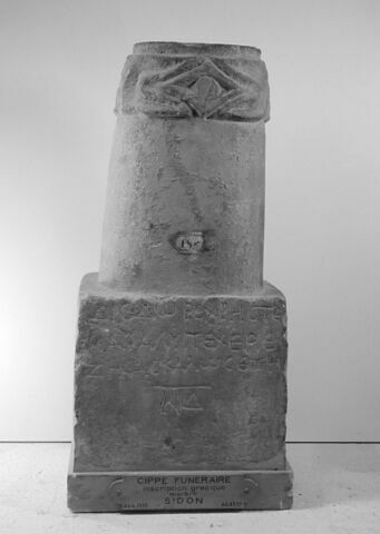 cippe ; objet funéraire, image 2/2