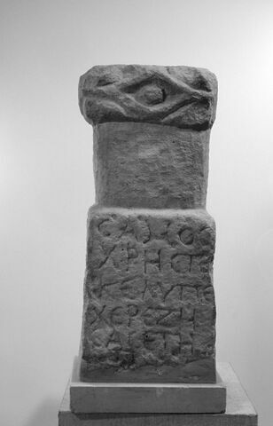 stèle, image 2/2