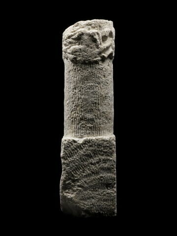 cippe ; objet funéraire, image 2/5