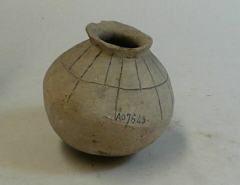 vase, image 1/1