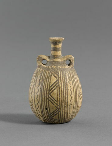 vase, image 2/2