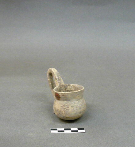 vase, image 3/3