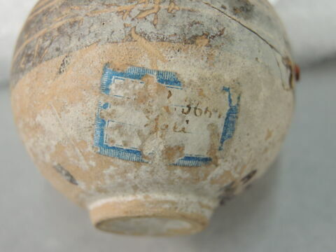 vase, image 2/5