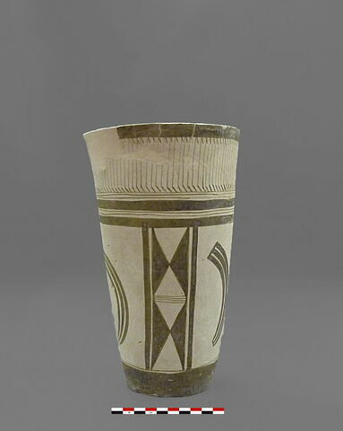 vase, image 5/9