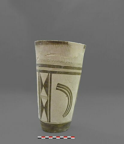 vase, image 8/9
