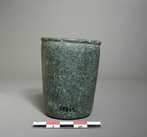 vase, image 2/2