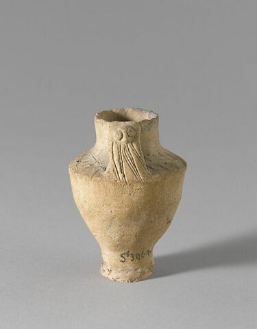 vase, image 2/4