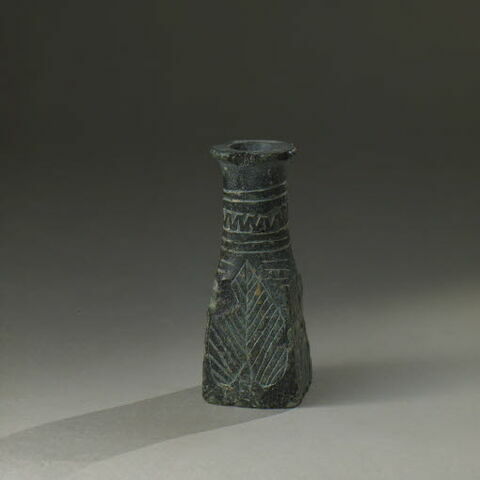 vase, image 7/9