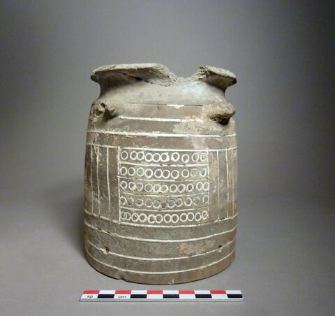 vase, image 3/3