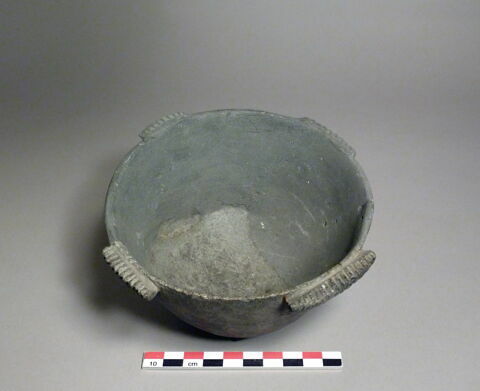 vase, image 2/2