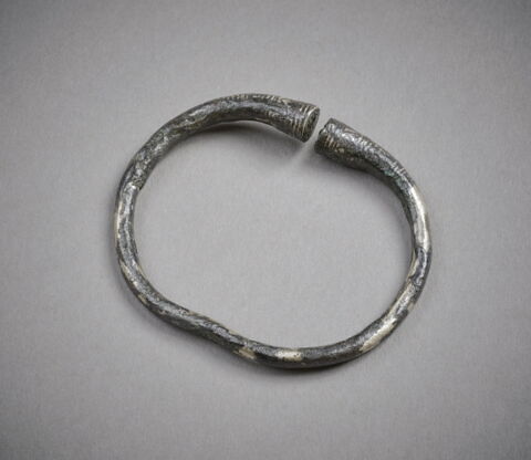 bracelet, image 2/4