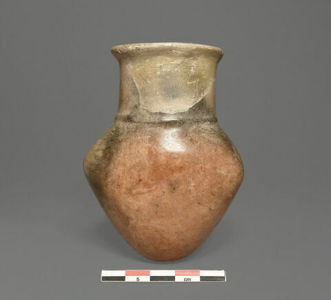 vase, image 3/3