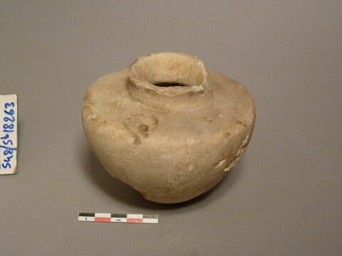 vase, image 2/2
