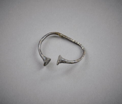 bracelet, image 2/4