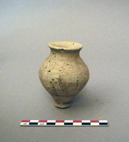 vase, image 1/1