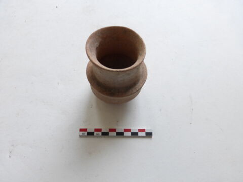 vase, image 2/2