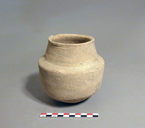 vase, image 1/1