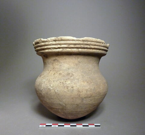 vase, image 1/1