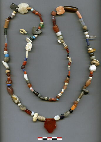 perle  ; collier, image 1/1