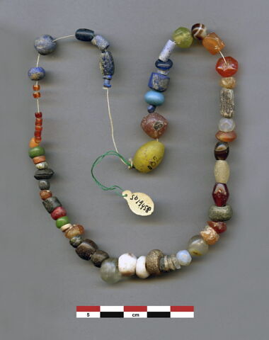 perle ; collier, image 1/1